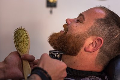 Waarom mannen hun hoofdhuid ineens serieus nemen